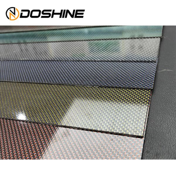 Farebná doska z uhlíkových vlákien